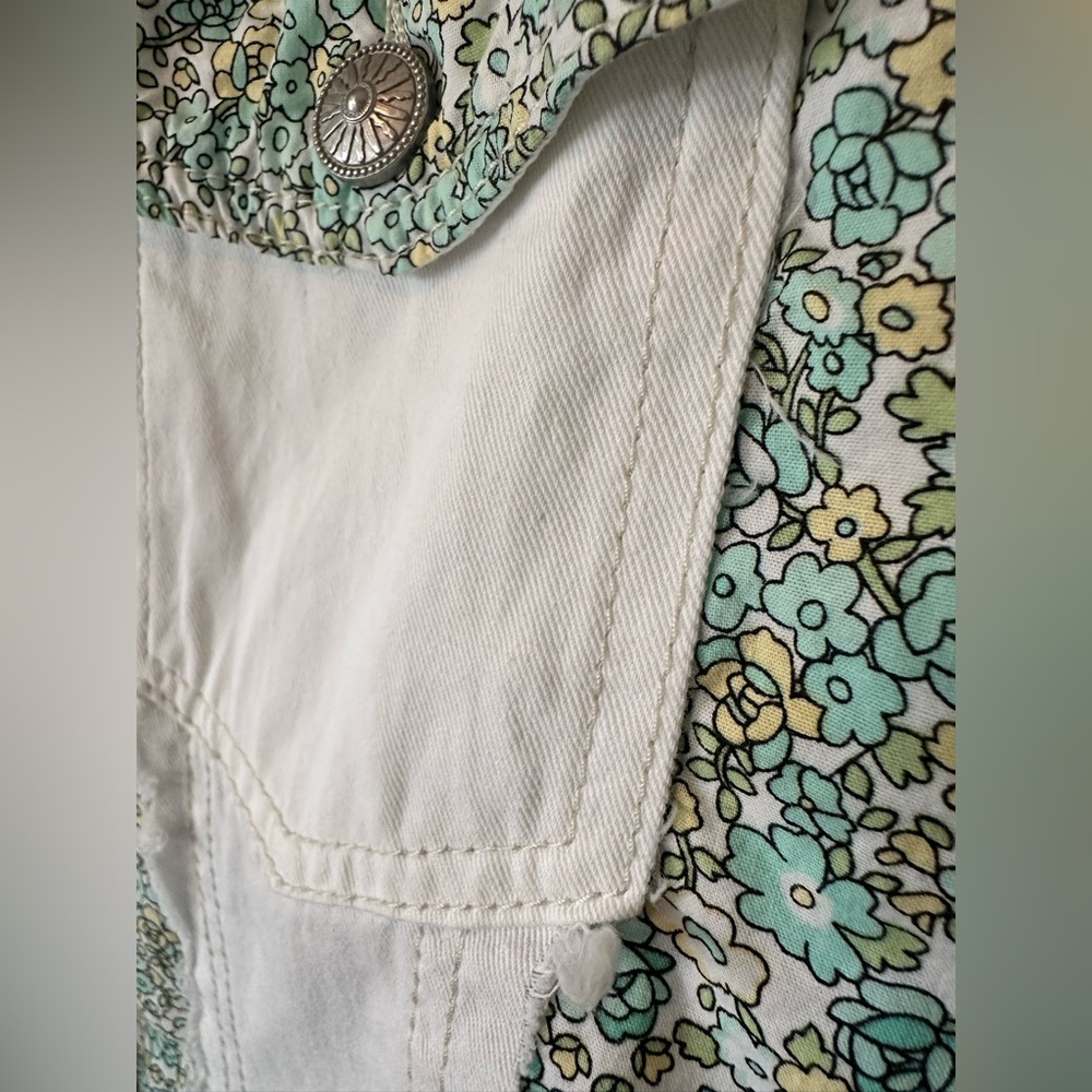 EUC🤍POL Button Down Patchwork Denim Jacket Floral Small Off-White - Picture 9 of 10